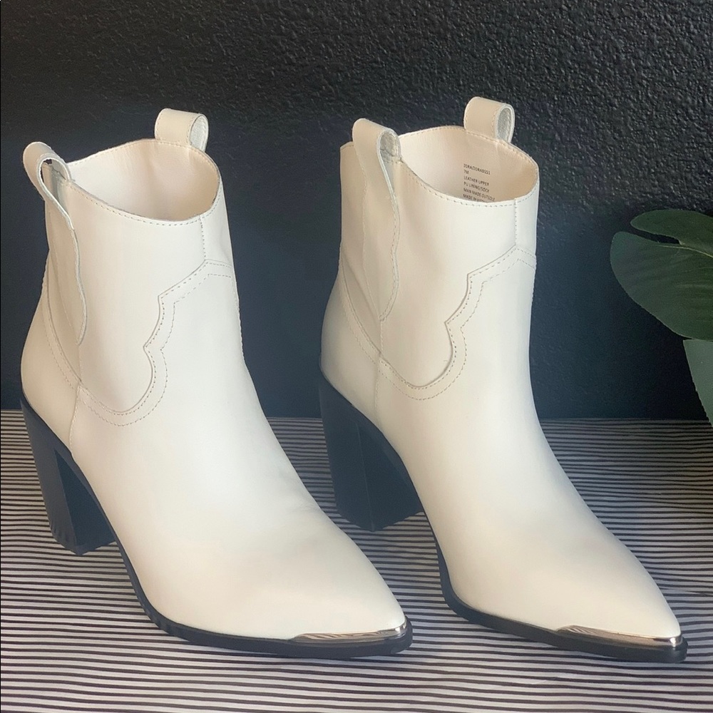 Steve Madden Zora White Leather Ankle Booties NIB